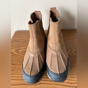 Women’s UGG winter boot.